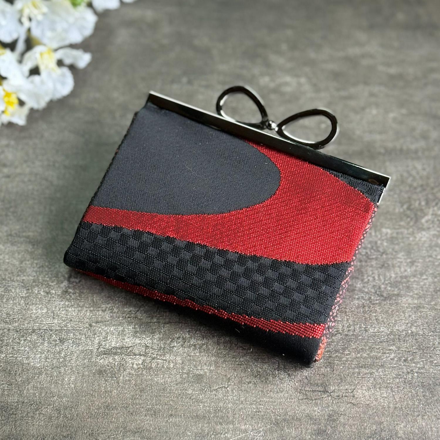 《浅緋流水》お札を折らない二つ折りスリム財布〈正絹・着物帯リメイク〉1枚目の画像