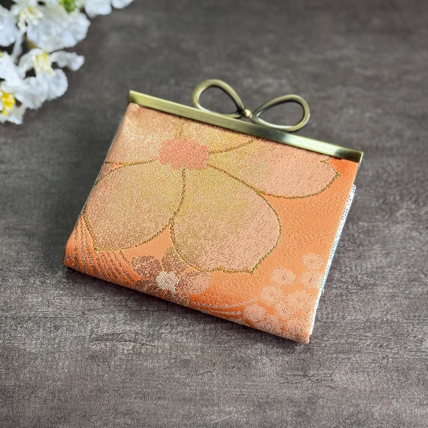 《杏子花文》お札を折らない二つ折りスリム財布〈正絹・着物帯リメイク〉