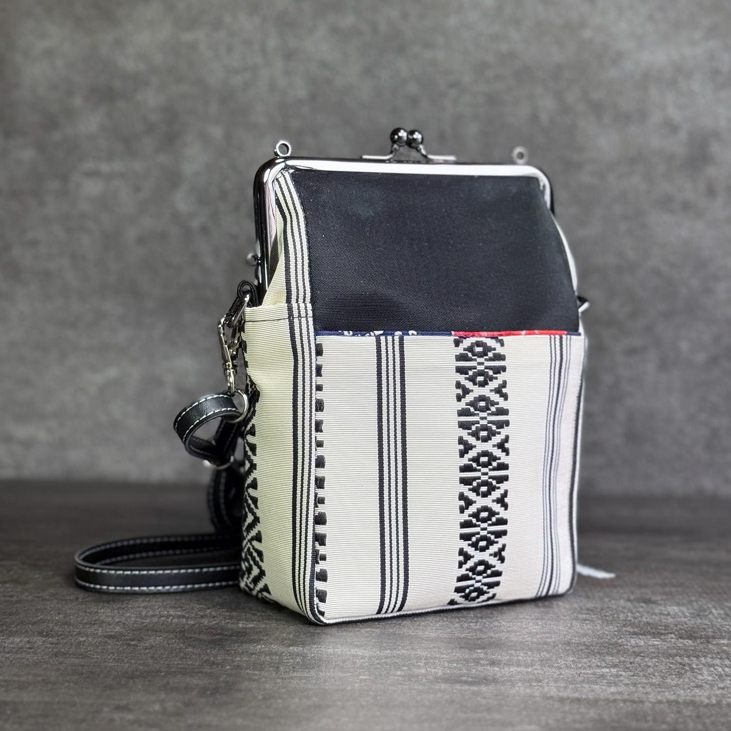 《烏羽献上》縦型がま口お散歩ミニショルダー（小）〈正絹・着物帯リメイク〉