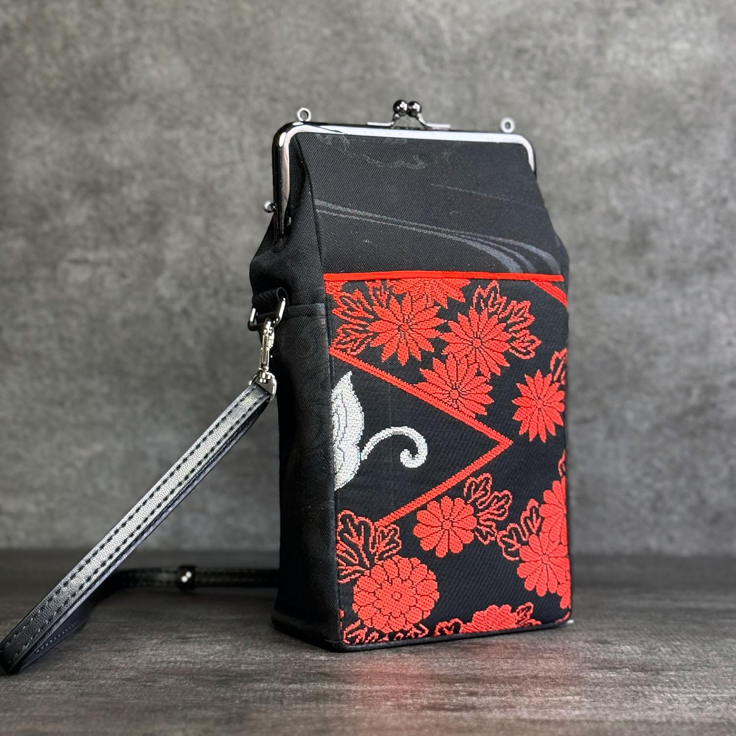 《濡羽柘榴》縦型がま口お散歩ミニショルダー（大）〈正絹・着物帯リメイク〉1枚目の画像