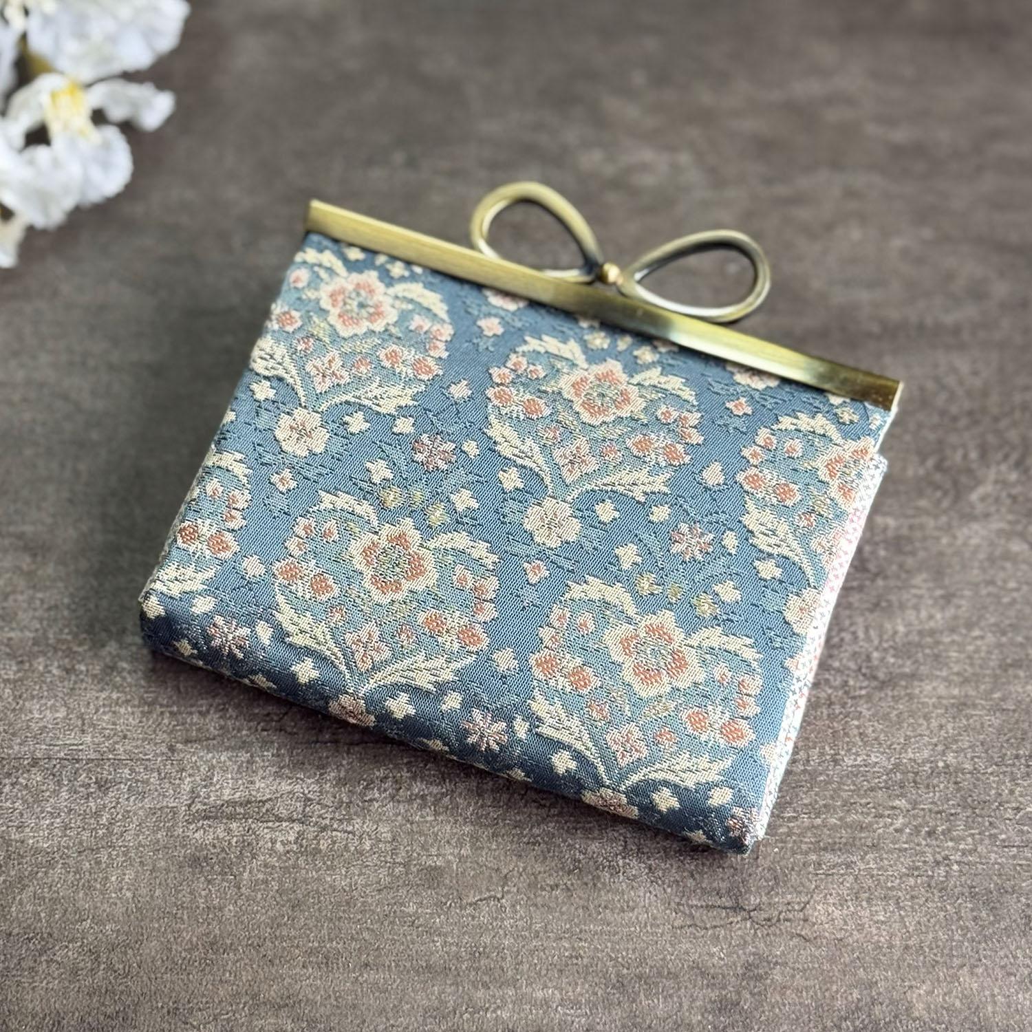 《心勿忘草》お札を折らない二つ折りスリム財布〈正絹・着物帯リメイク〉